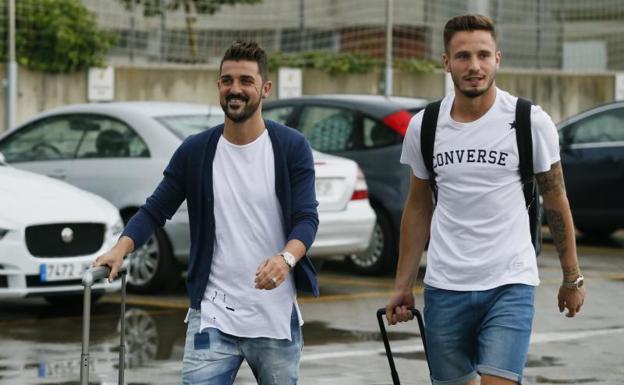 Villa (i) y Saúl (d), a su llegada a la Ciudad del Fútbol de Las Rozas.