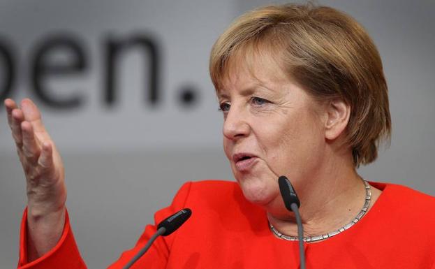 Merkel se dirige a la audiencia.