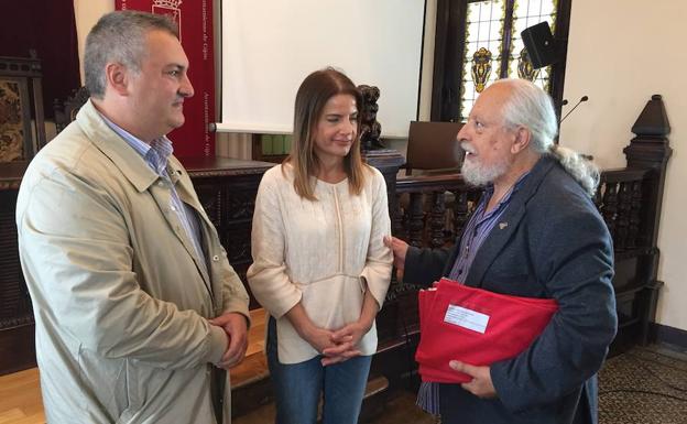 El programa permite a los beneficiarios acceder a una vivienda social cedida por el Principado y acondicionada por el Ayuntamiento.