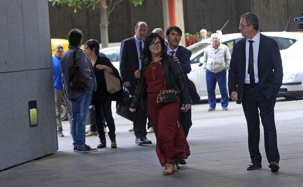Marta Renedo, ayer, a su llegada a los juzgados.