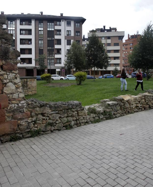 La calle de La Regla, donde apareció la joven semidesnuda. / M. ROJAS