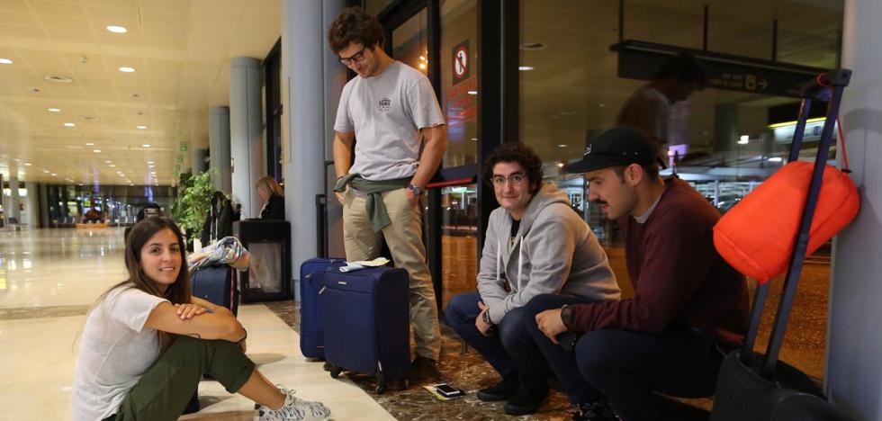 Una avería deja en tierra a los pasajeros del enlace entre Asturias y Londres de Vueling