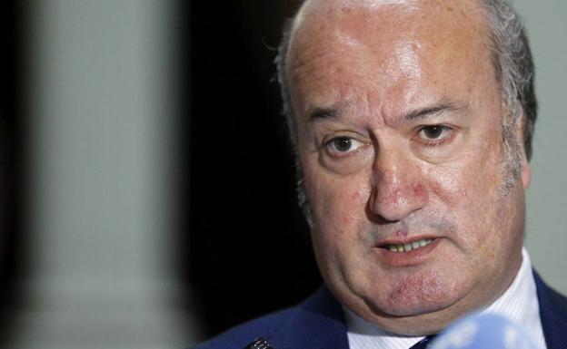 «La izquierda juega con los asturianos y solo le importa el enredo»