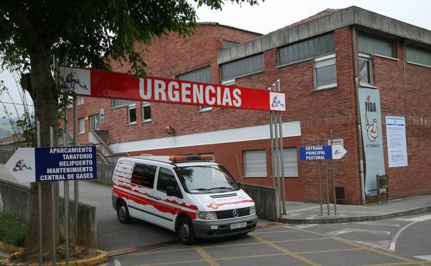 Dos trabajadores intoxicados cuando impermeabilizaban un depósito en Piloña