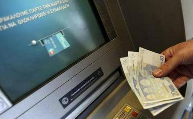 «Me dijeron que sacase dinero del banco porque iba a haber un corralito y me robaron»