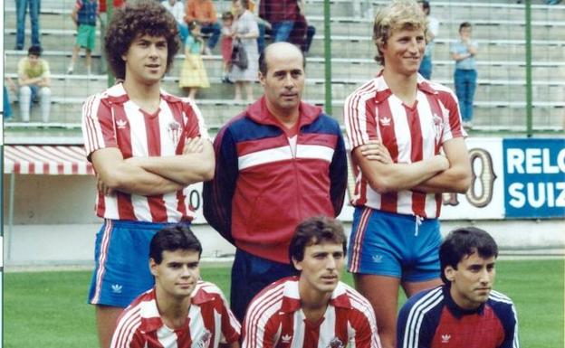 Luismi, abajo, a la izquierda, junto a Camuel y Ablanedo, con Mino, Novoa y Tocornal de pie, durante la presentación de la temporada 1984-85.