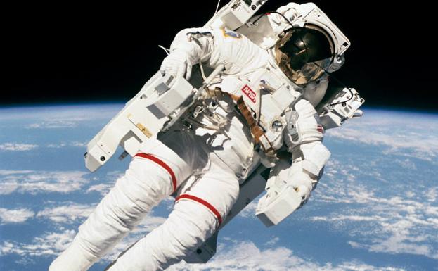 Bruce McCandless, durante un paseo espacial que ya es historia./Nasa