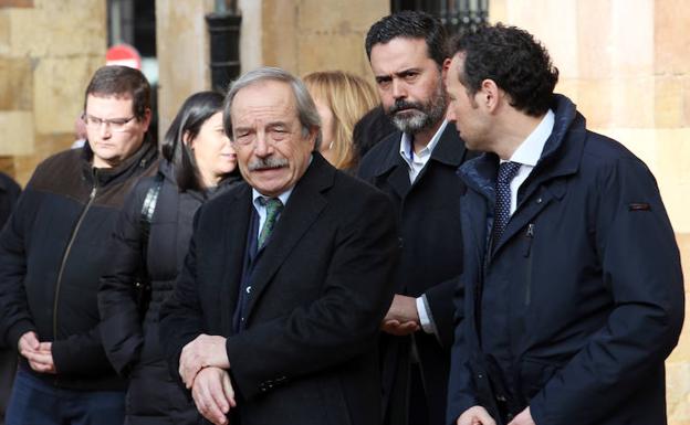Wenceslao López, esta mañana, durante una concentración en Oviedo. Wenceslao López, esta mañana, durante una concentración en Oviedo.