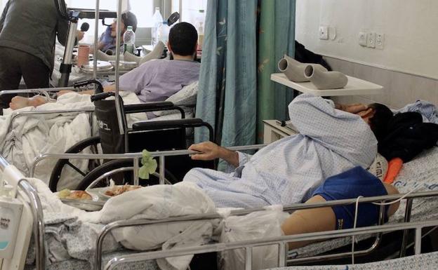 Una doctora fallece delante de su paciente tras 18 horas trabajando