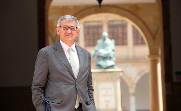 El rector, Santiago García Granda, será el pregonero de la Cofradía de El Bollo