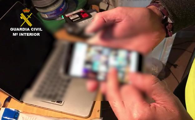 La Guardia Civil detiene a un «ciber-depredador» sexual dedicado a la captación de menores