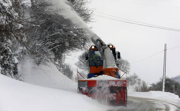 Emergencias pide evitar los desplazamientos por carretera por el temporal de nieve