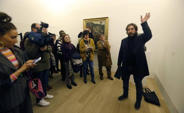 Sergio G. Sánchez, en un momento de la visita.