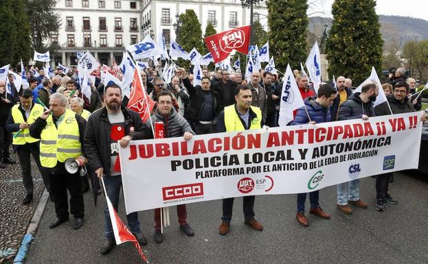 Más de un centenar de policías locales piden el anticipo en la edad de jubilación
