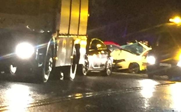 Retenciones kilométricas en la variante de Avilés por un accidente con tres heridos Retenciones kilométricas en la variante de Avilés por un accidente con tres heridos