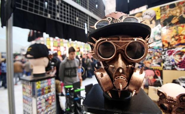 Uno de los puestos de venta de la CometCon de Oviedo, que sigue todo el fin de semana./