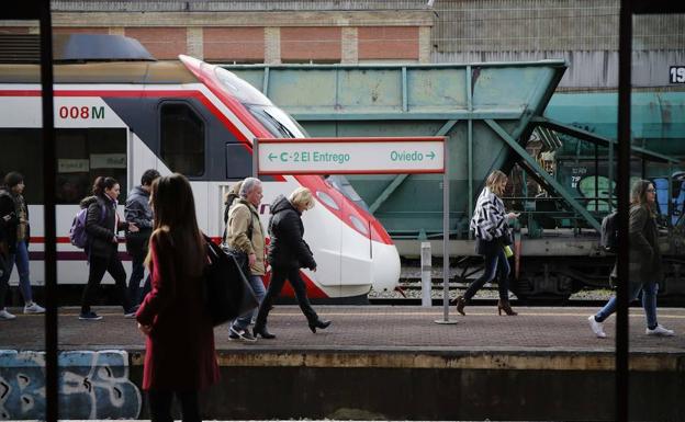 Renfe no usa la toponimia oficial asturiana porque «no es una de las lenguas oficiales de España»