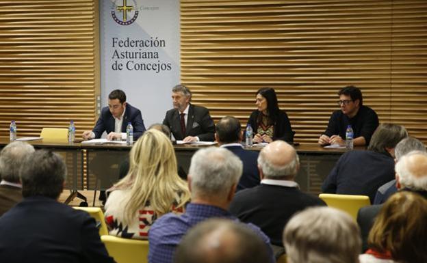 García Palacios, en el centro, en la asablea de la FACC./DAMIÁN ARIENZA