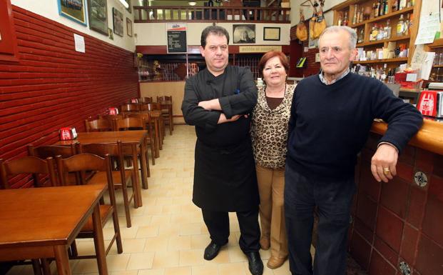 Viti Lorenzo, Esmeralda González y Vicente Lorenzo. /Álex Piña