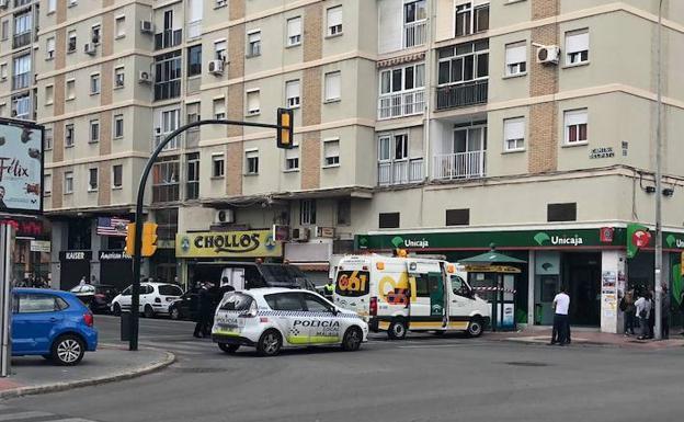 Efectivos sanitarios y policiales en la zona de los hechos./SUR