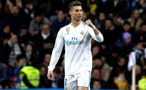 El delantero portugués del Real Madrid Cristiano Ronaldo celebra su gol contra el Girona./EFE