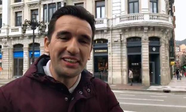 «Sois gilipollas», la polémica crítica de un humorista a los 'primeros' del Starbucks de Oviedo «Sois gilipollas», la polémica crítica de un humorista a los 'primeros' del Starbucks de Oviedo