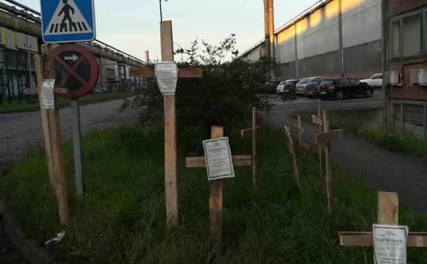 Arcelor abrirá una investigación por las cruces aparecidas en la factoría de Gijón