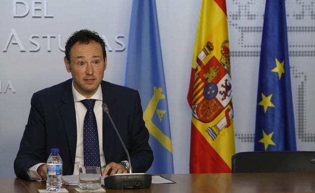 El consejero de Presidencia, Guillermo Martínez, durante la rueda de prensa El consejero de Presidencia, Guillermo Martínez, durante la rueda de prensa