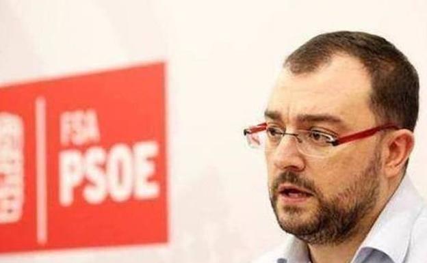 Adrián Barbón elude hablar de su posible candidatura hasta convocatoria de primarias Adrián Barbón elude hablar de su posible candidatura hasta convocatoria de primarias