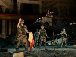 Una escena del montaje 'Los Persas' / E.C.D./