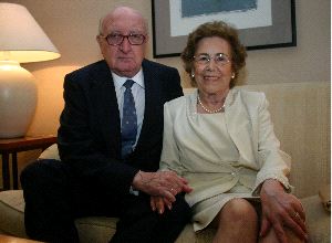BODAS DE ORO. Aurelio Menéndez y Mercedes García Quintana en 2005 en Gijón. / E. C./
