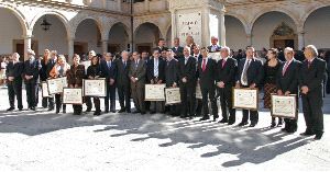 PREMIADOS. Los galardonados por Laboral 2000, ayer. / J. D./