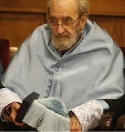 UNIVERSIDAD. Ángel González, en el último acto académico en Oviedo. / J. DÍAZ/