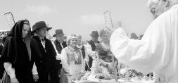 Un momento de la boda vaqueira del pasado año. El enlace nupcial es el acto central del Festival Vaqueiro que cada año se celebra en Aristébano. / E. C./