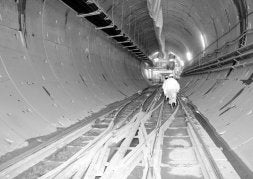 Infraestructura del túnel del metrotrén, en su fase de ejecución en 2004. / P. UCHA/