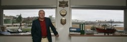Luis Valdés, en su despacho del Centro Oceanográfico de Gijón, durante la entrevista./ P. CITOULA/