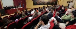 Los alumnos de la Escuela Politécnica Superior de Ingeniería escuchan la conferencia sobre 'Redes de control de aguas continentales'. / PURIFICACIÓN CITOULA/