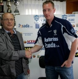 Jeffrey con Luis Gallego. / RAFA GONZÁLEZ/