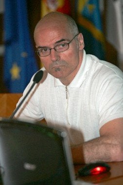 . José García Montalvo durante su charla./ RAFA GONZÁLEZ/