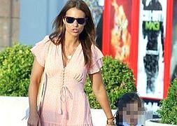 Paula Echevarría, ideal hasta para pasear con su hija Daniella