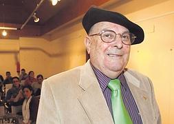 Luis Argüelles Sánchez ataviado con su inseparable boina que siempre le acompañaba. :: E. C./