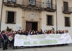 Encierro de interinos en el instituto de Cangas