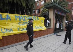 La policía carga contra los usuarios de La Madreña