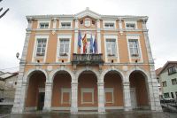 INMUEBLE. El edificio en el que está ubicado el Ayuntamiento de Ribadedeva. / NEL ACEBAL/