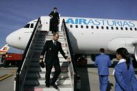 AIRBUS. Avión que inaugurará hoy las rutas de Air Asturias. / PAÑEDA/