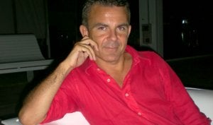 Premiado. El joven periodista de radio murciano agradeció ayer el galardón desde la emisora en la que trabaja./