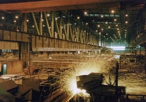 Instalaciones del tren de carril de ArcelorMittal en Veriña, donde ocurrió el accidente mortal. ::
PAÑEDA/