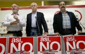Pino, Braga y Baragaño, ayer, durante la rueda de prensa que ofrecieron en la sede de UGT. :: MARIO ROJAS/
