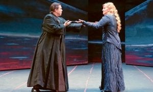 Robert Dean Smith y Elisabete Matos, Tristán e Isolda, en un momento de la función. ::
ÓPERA DE OVIEDO/