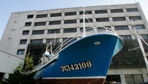 El 'Nuevo Firio' sirve de antesala a las instalaciones de la Casa del Mar de Gijón. ::
P. CITOULA/